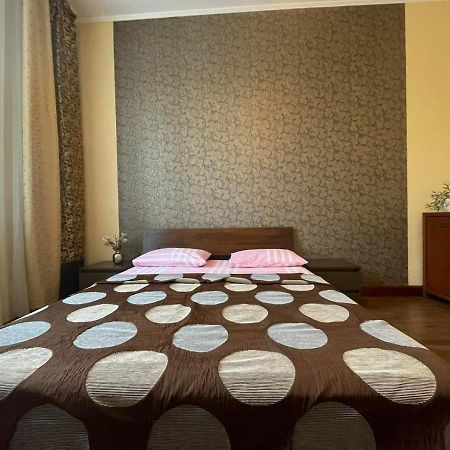 Крехівська 5,Апартаменти В Центрі, Дві Спальні Lviv Dış mekan fotoğraf